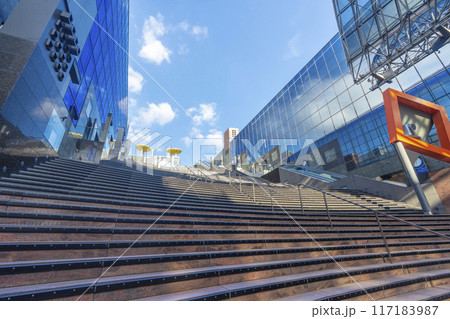 京都駅 夏空と大階段 京都駅 夏空と大階段 117183987