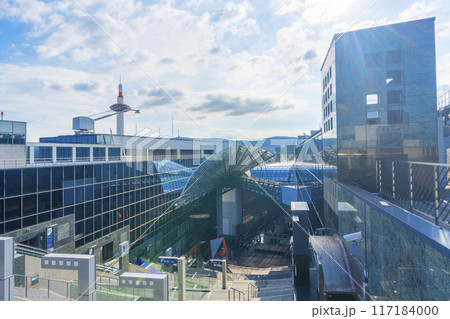 京都駅 屋上庭園から見える京都タワー 京都駅 屋上庭園から見える京都タワー 117184000
