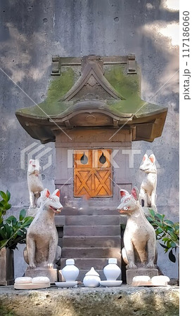 東京都港区麻布狸穴町　狸穴（まみあな）公園　狸穴稲荷神社 117186060