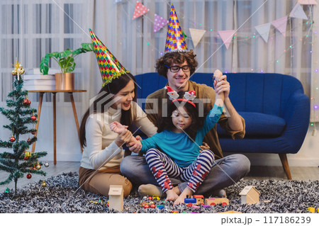 Celebrating Little girl birthday Celebrating Little girl birthday 117186239
