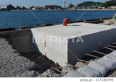 下関商港岸壁　係船用ボラードとケーソン新設工事 SOLAS規約で2024.10以降立入禁止 117186709