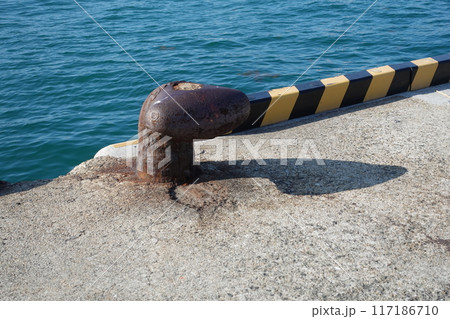 下関商港岸壁　係船用ボラード(既設) SOLAS規約で2024.10以後立入禁止 117186710