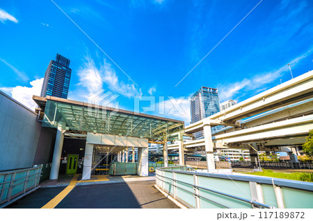 日本の横浜都市景観 横浜駅きた東口Bなどを望む。奥はきた東口A方向、右に横浜ベイクォーター=8月7日 日本の横浜都市景観 横浜駅きた東口Bなどを望む。奥はきた東口A方向、右に横浜ベイクォーター=8月7日 117189872