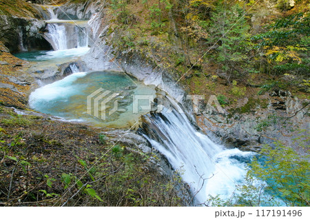 秋の西沢渓谷・七ッ釜五段の滝 秋の西沢渓谷・七ッ釜五段の滝 117191496