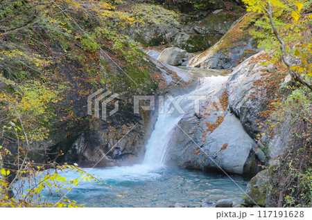 秋の西沢渓谷・不動の滝 117191628