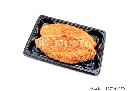 食品パック入り白身魚のフライ【白背景・切り抜き】 117191670