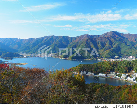 天上山から望む秋の河口湖 天上山から望む秋の河口湖 117191994