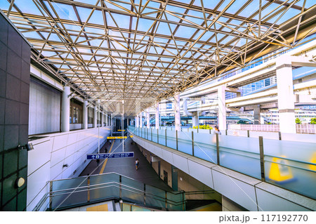 日本の横浜都市景観 新風景・横浜駅きた東口Bや横浜ベイクォーター（右奥）などを望む＝8月7日 117192770