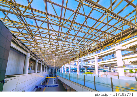 日本の横浜都市景観 新風景・横浜駅きた東口Bや横浜ベイクォーター（右奥）などを望む＝8月7日 117192771