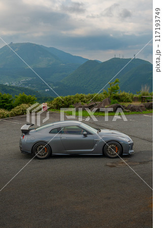 日本を誇る高級車のスポーツカー 117193749