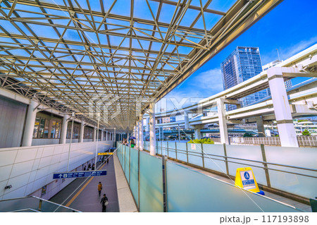 日本の横浜都市景観 新風景・横浜駅きた東口Bや横浜ベイクォーター（右奥）などを望む＝8月7日 117193898