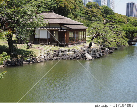 浜離宮恩賜庭園汐入の池の燕の御茶屋 117194895