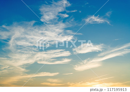 【夕暮れ】夏の空【素材】 【夕暮れ】夏の空【素材】 117195913