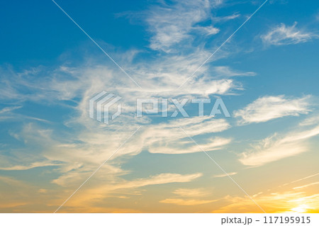 【夕暮れ】夏の空【素材】 117195915