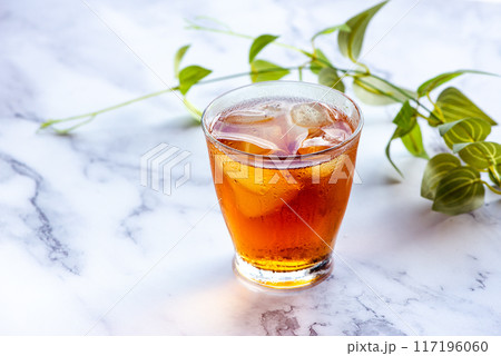 冷たいダージリンティー 117196060