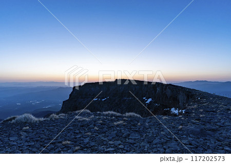 爆裂火口の日の出爆裂火口の日の出 爆裂火口の日の出爆裂火口の日の出 117202573