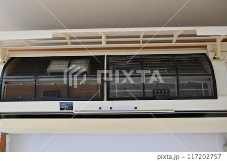 エアコンフィルター清掃　（左・清掃後　右・清掃前） 117202757