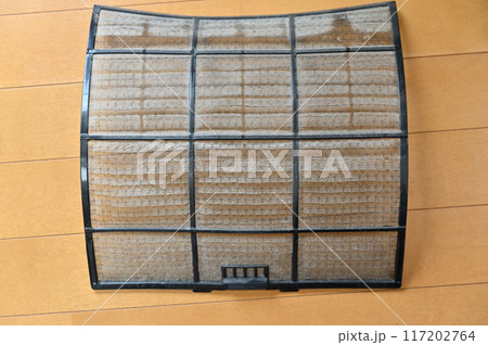 エアコンフィルター清掃　（左・清掃後　右・清掃前） 117202764