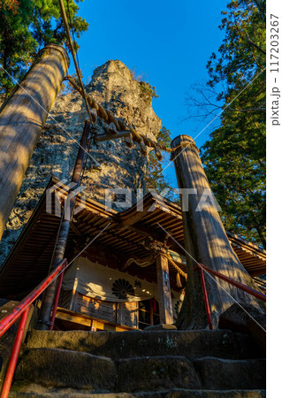 中之嶽神社の紅葉と朝焼け 117203267