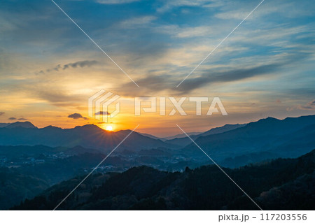 国見ヶ丘展望台の朝焼け 国見ヶ丘展望台の朝焼け 117203556