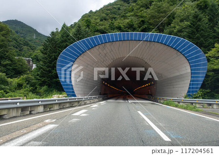 関越自動車道　関越トンネル入口　下り線 117204561