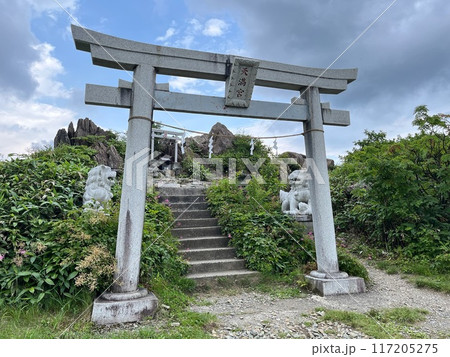 谷川岳山頂天神峠にある鳥居 谷川岳山頂天神峠にある鳥居 117205275