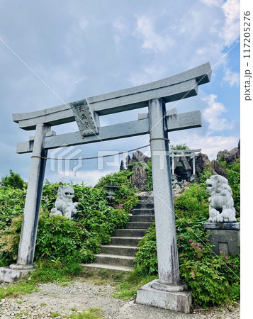 谷川岳山頂天神峠にある鳥居 117205276