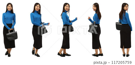 青いハイネックセータの女性の全身人物切り抜き素材 117205759
