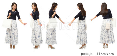 買い物中のロングヘアー女性の全身人物切り抜き素材 117205770