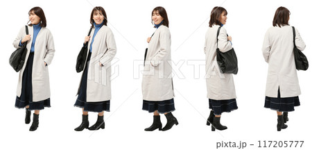 冬服コートとブーツで歩く女性の全身人物切り抜き素材 117205777