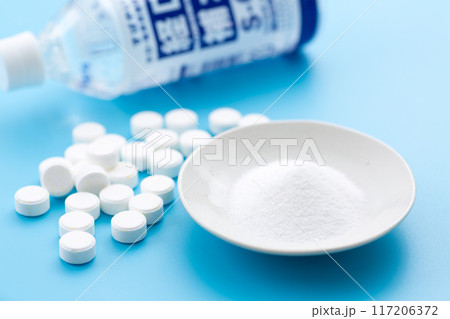 経口補水液の粉末と塩分補給タブレット 117206372