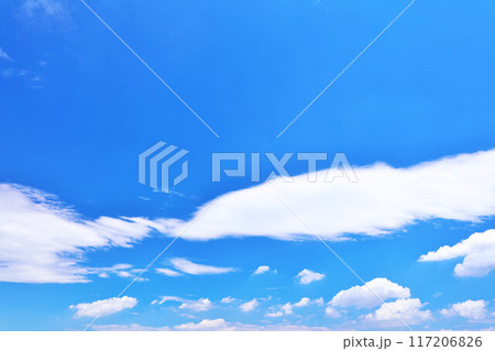 秋の青空と雲 117206826