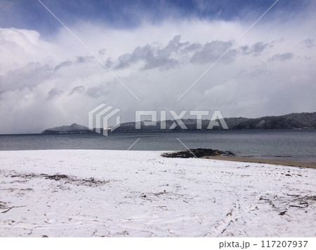 冬の海と雪 冬の海と雪 117207937