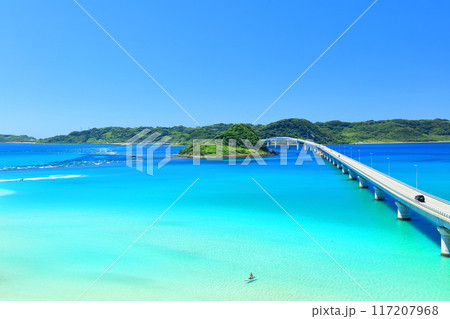 【山口県】快晴の角島大橋(海士ヶ瀬ロード) 【山口県】快晴の角島大橋(海士ヶ瀬ロード) 117207968