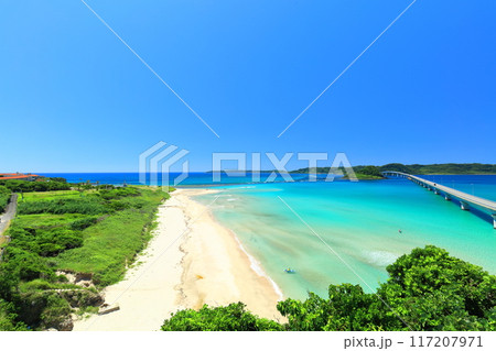 【山口県】快晴の角島大橋(海士ヶ瀬ロード) 【山口県】快晴の角島大橋(海士ヶ瀬ロード) 117207971