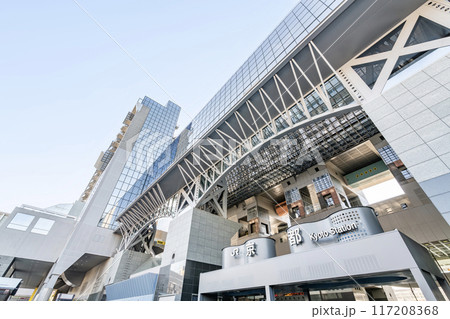 京都府京都市 日本屈指の人気観光地 京都の玄関口 晴天のJR京都駅烏丸口 京都府京都市 日本屈指の人気観光地 京都の玄関口 晴天のJR京都駅烏丸口 117208368