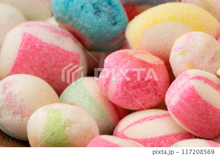カラフルな手まり麩のクローズアップ背景 117208569