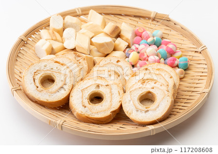 いろいろな種類のお麩 117208608