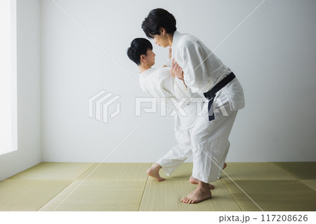 道着の男性 道着の男性 117208626