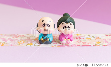 おじいちゃんとおばあちゃん　高齢者　敬老の日の写真素材 117208673