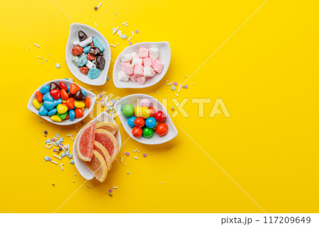 Various colorful candies, lollipops 117209649
