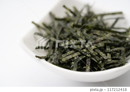 きざみ海苔のクローズアップ きざみ海苔のクローズアップ 117212418