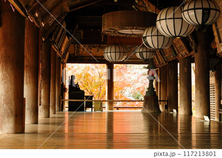 奈良　紅葉の大和国長谷寺礼堂　徳道上人 117213801