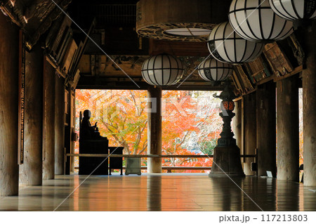 奈良 紅葉の大和国長谷寺礼堂 徳道上人 奈良 紅葉の大和国長谷寺礼堂 徳道上人 117213803