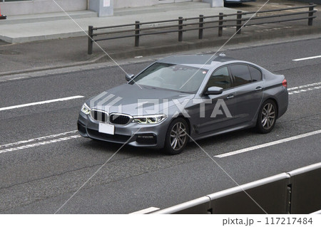 セダン　 道路走行 117217484