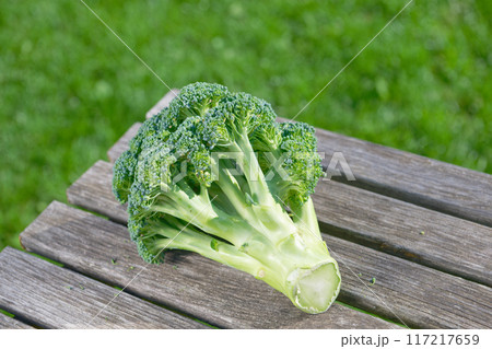 Fresh cauliflower on a wooden table 117217659