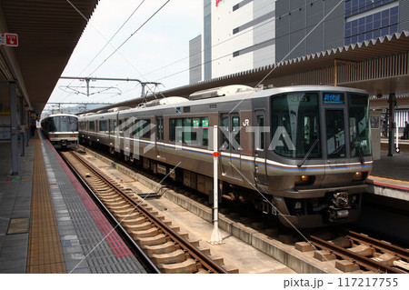 JR神戸線:223系電車による新快速列車 JR神戸線:223系電車による新快速列車 117217755