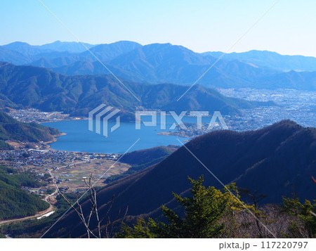 御坂・節刀ヶ岳から望む冬の河口湖 117220797