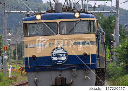 初夏の横須賀線を走るEF65-501号機牽引の「レトロ横濱」号_2009/6/27撮影 初夏の横須賀線を走るEF65-501号機牽引の「レトロ横濱」号_2009/6/27撮影 117220957