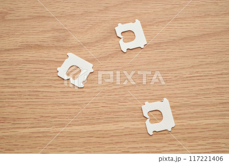 食パンの袋を留めるバッグクロージャー 117221406